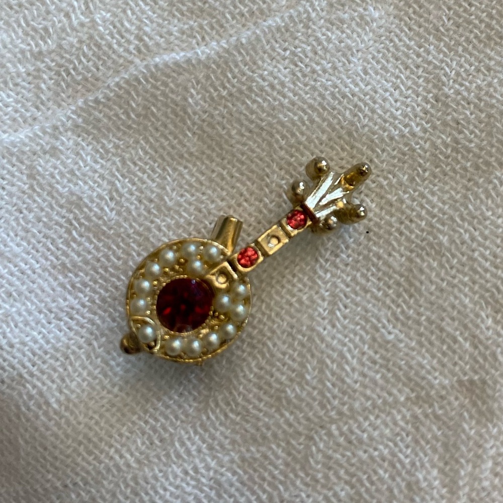Vintage Banjo Brooch Small Seed Pearl Red Paste Stone Pin